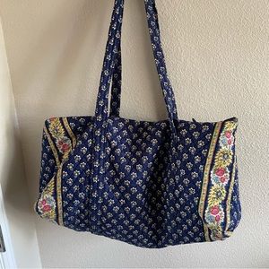 Large Vera Bradley suitcase duffel bag - great vintage condition 💙